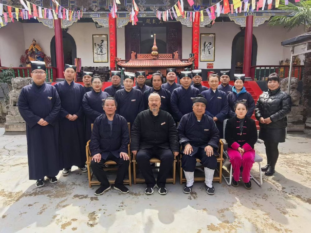 清凉山朝天门庙会值殿道长
